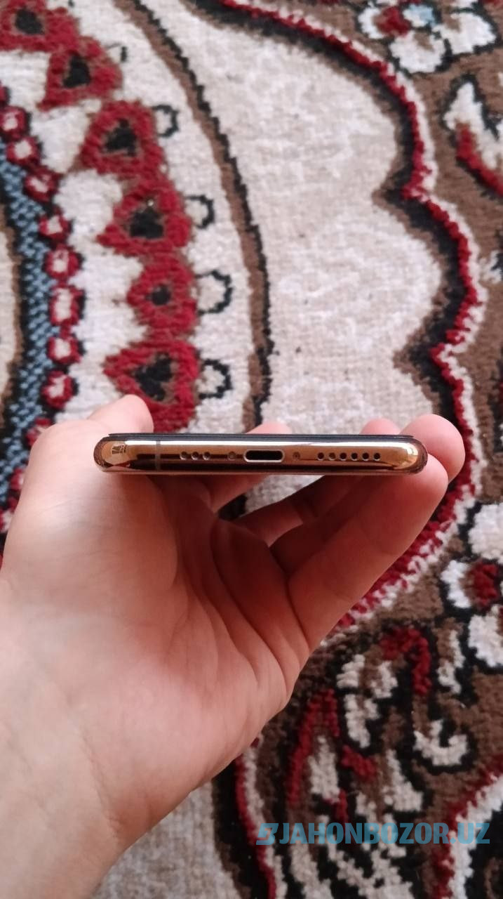 iPhone XS