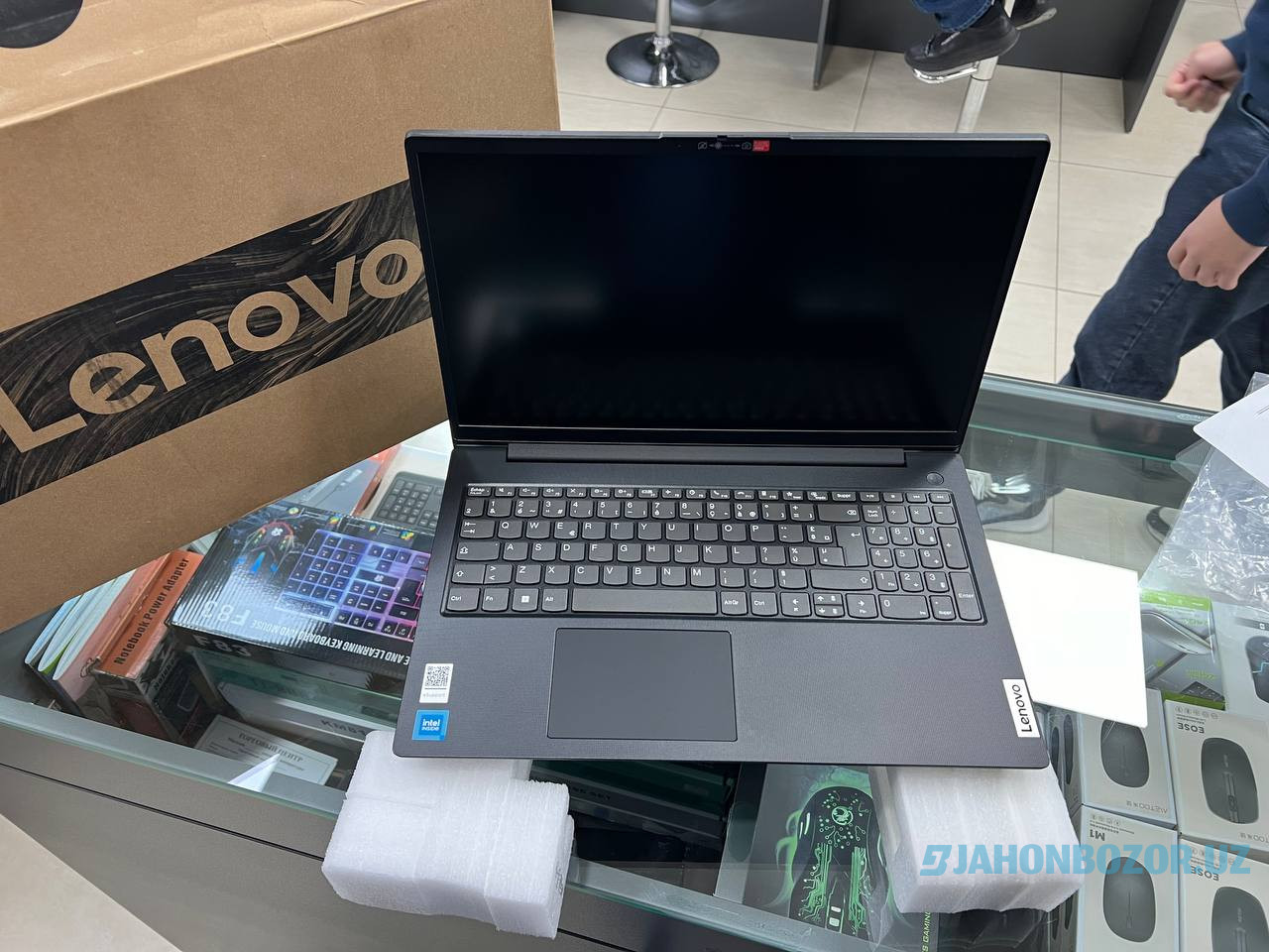 LENOVO idealad V15