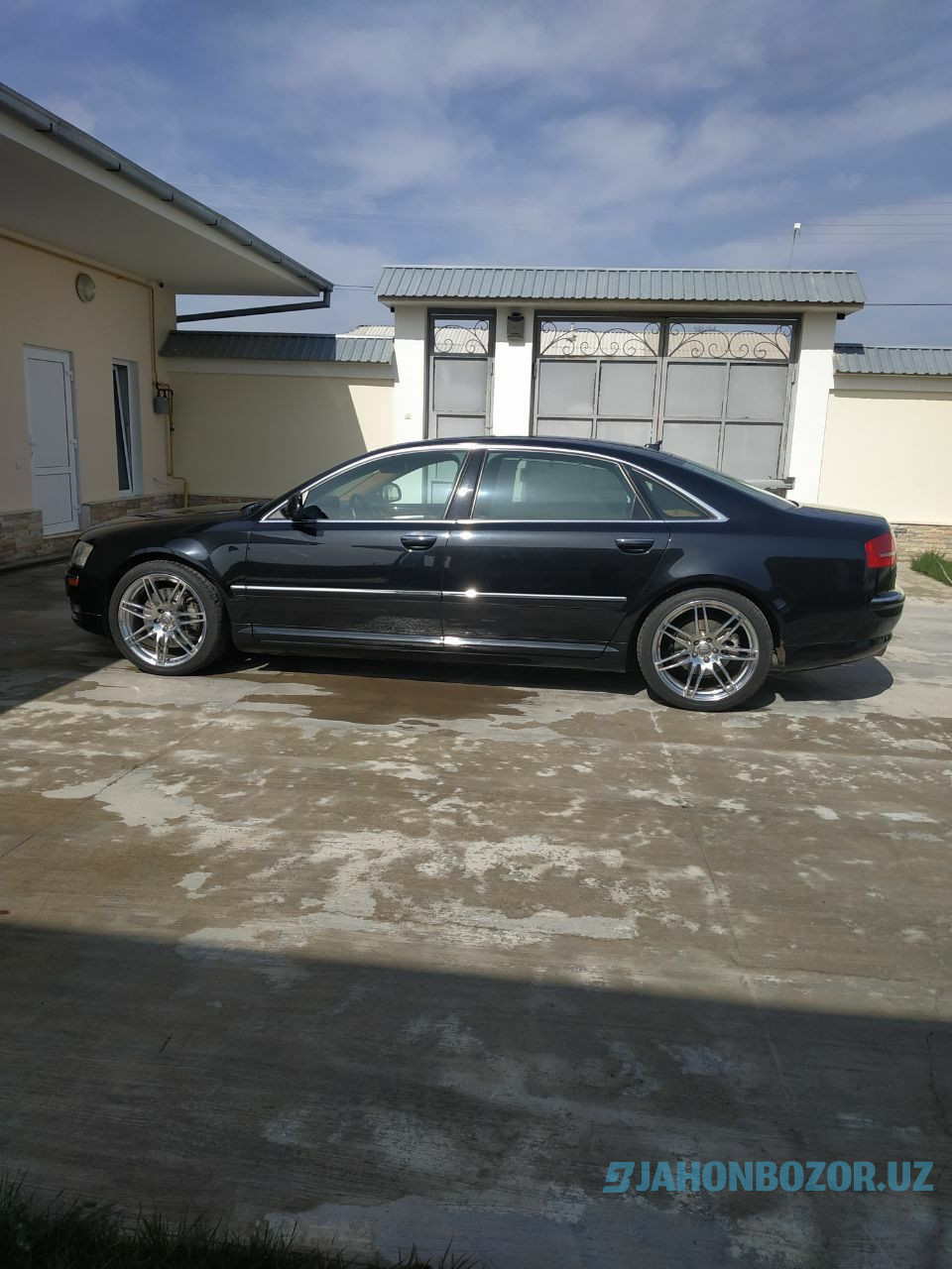 AUDI A8