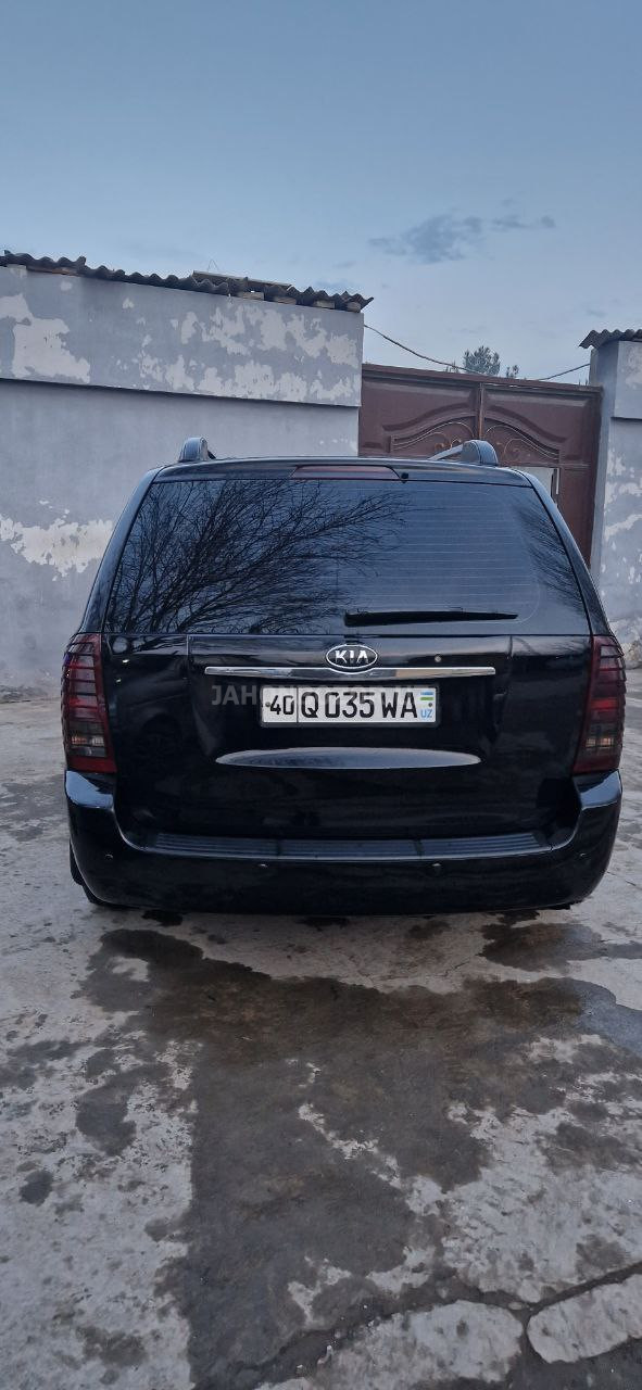 Kia Carnival uzunidan 