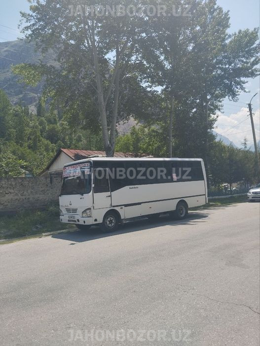 Isuzi NP 21 avtobusi