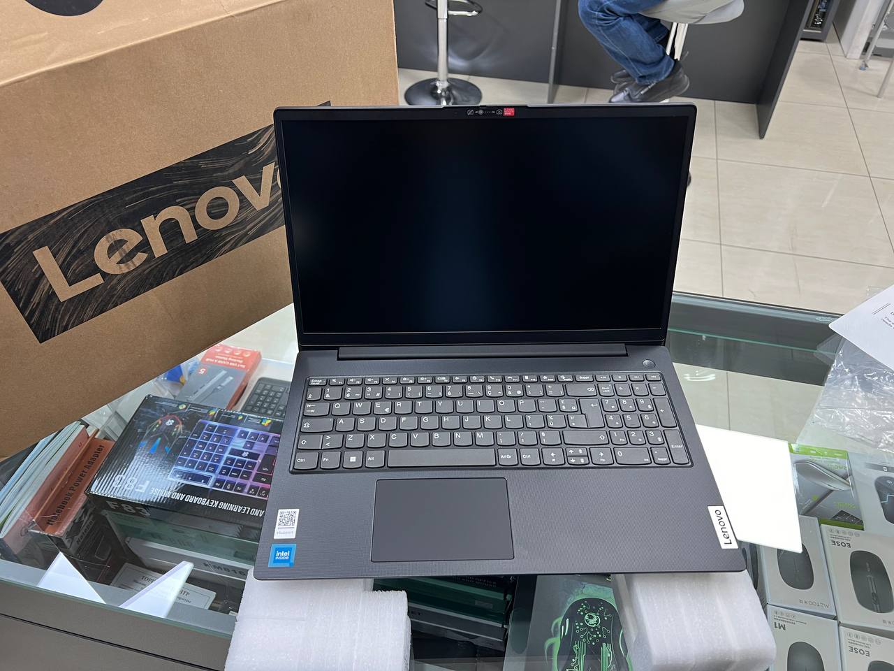 Lenovo idealad V15