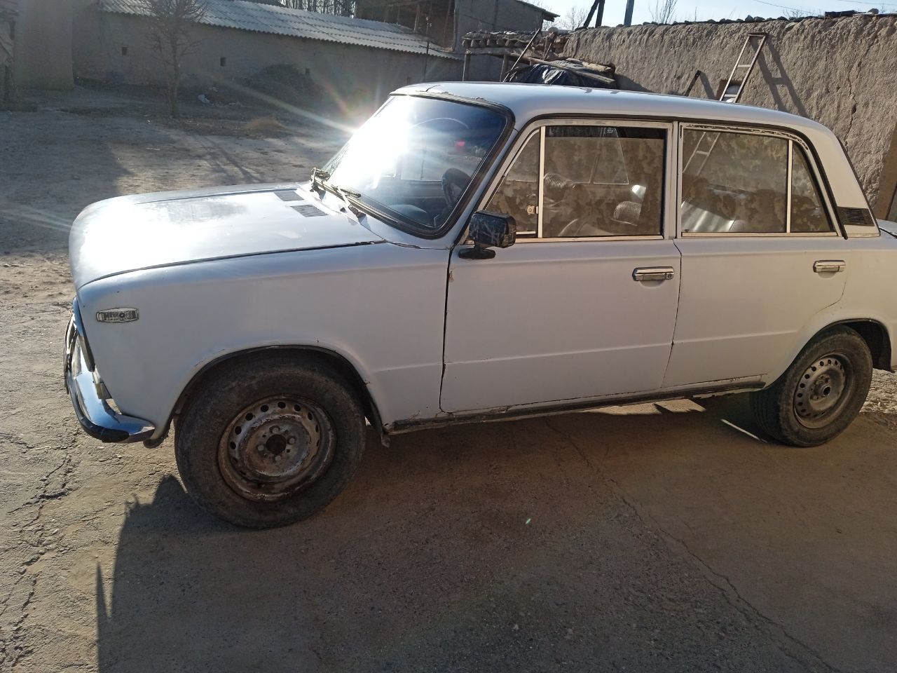 Vaz – 21011