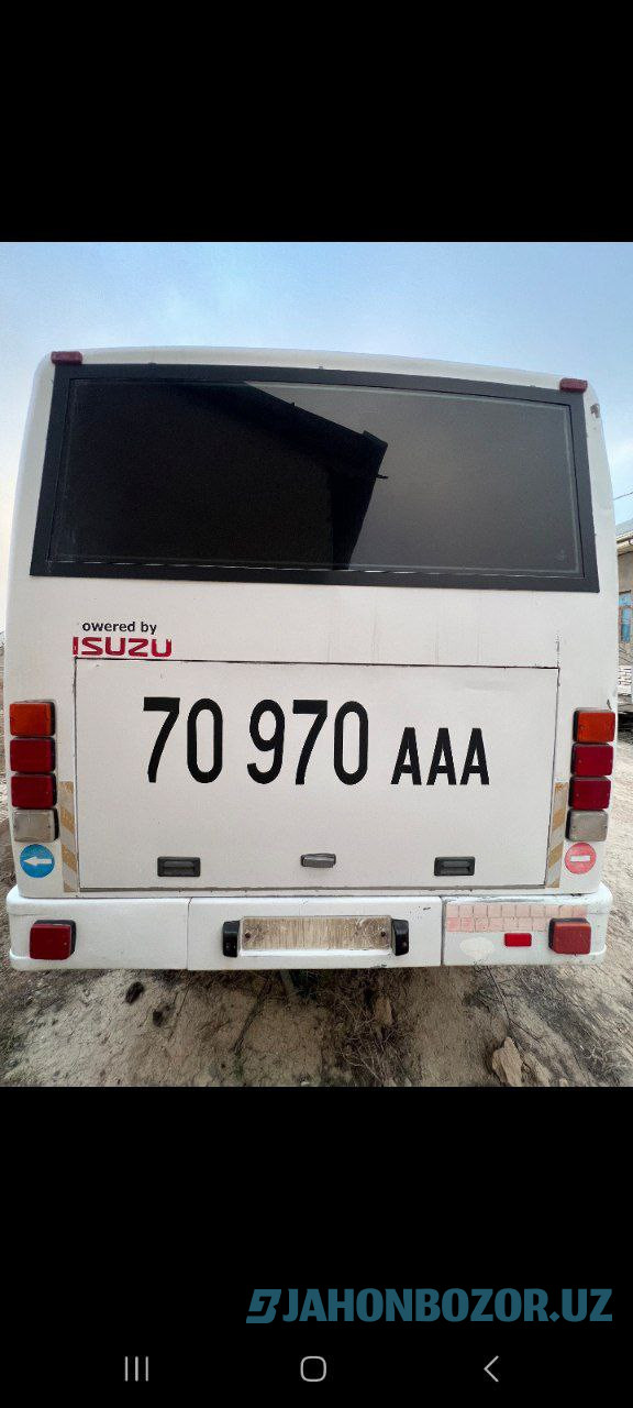 Isuzu avtobusi 